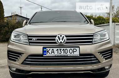 Позашляховик / Кросовер Volkswagen Touareg 2015 в Києві