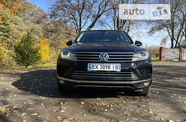 Внедорожник / Кроссовер Volkswagen Touareg 2015 в Хмельницком