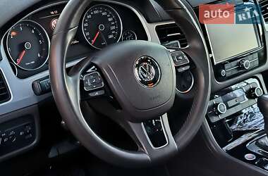 Позашляховик / Кросовер Volkswagen Touareg 2013 в Чернівцях