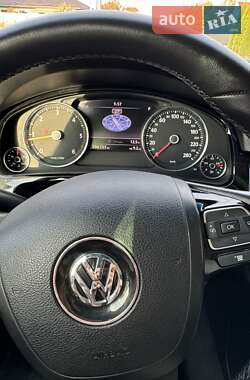 Внедорожник / Кроссовер Volkswagen Touareg 2010 в Киеве