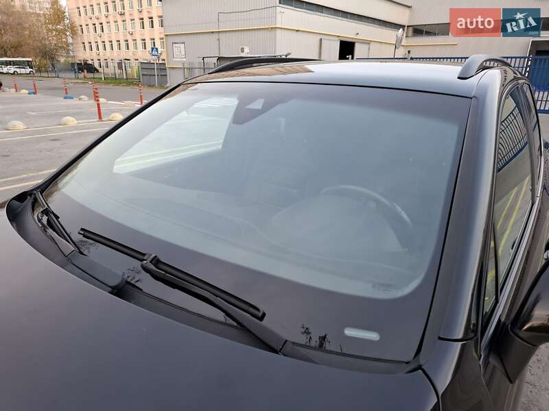 Внедорожник / Кроссовер Volkswagen Touareg 2014 в Киеве