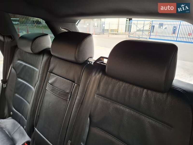 Внедорожник / Кроссовер Volkswagen Touareg 2014 в Киеве