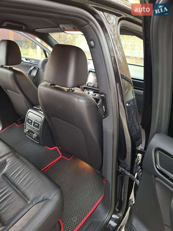 Внедорожник / Кроссовер Volkswagen Touareg 2014 в Киеве