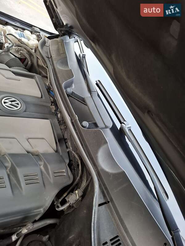 Внедорожник / Кроссовер Volkswagen Touareg 2014 в Киеве