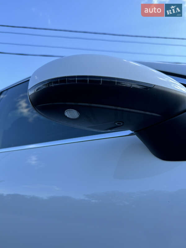 Позашляховик / Кросовер Volkswagen Touareg 2013 в Чернівцях