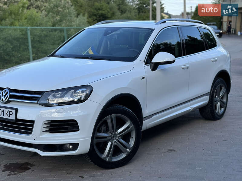Позашляховик / Кросовер Volkswagen Touareg 2013 в Чернівцях