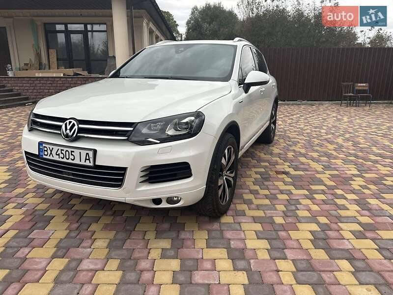 Внедорожник / Кроссовер Volkswagen Touareg 2013 в Хмельницком