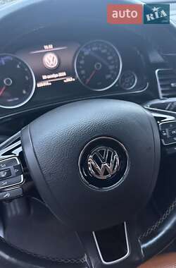 Внедорожник / Кроссовер Volkswagen Touareg 2013 в Хмельницком