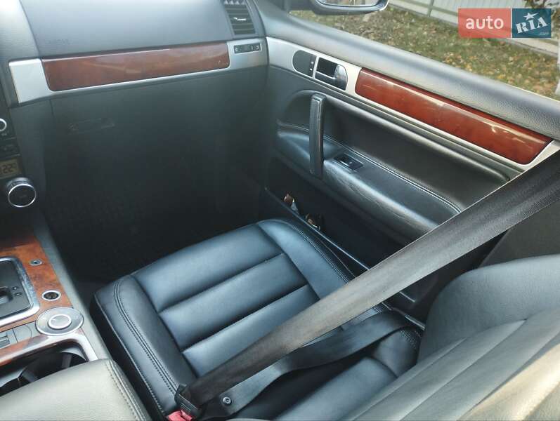 Внедорожник / Кроссовер Volkswagen Touareg 2005 в Киеве
