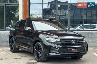 Позашляховик / Кросовер Volkswagen Touareg 2024 в Києві