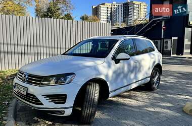 Внедорожник / Кроссовер Volkswagen Touareg 2015 в Одессе