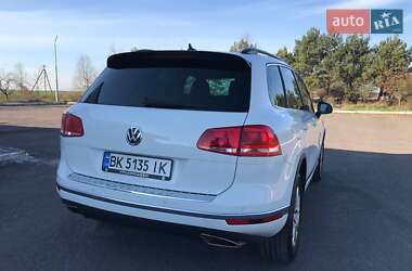 Внедорожник / Кроссовер Volkswagen Touareg 2015 в Радивилове