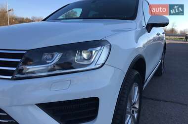 Внедорожник / Кроссовер Volkswagen Touareg 2015 в Радивилове