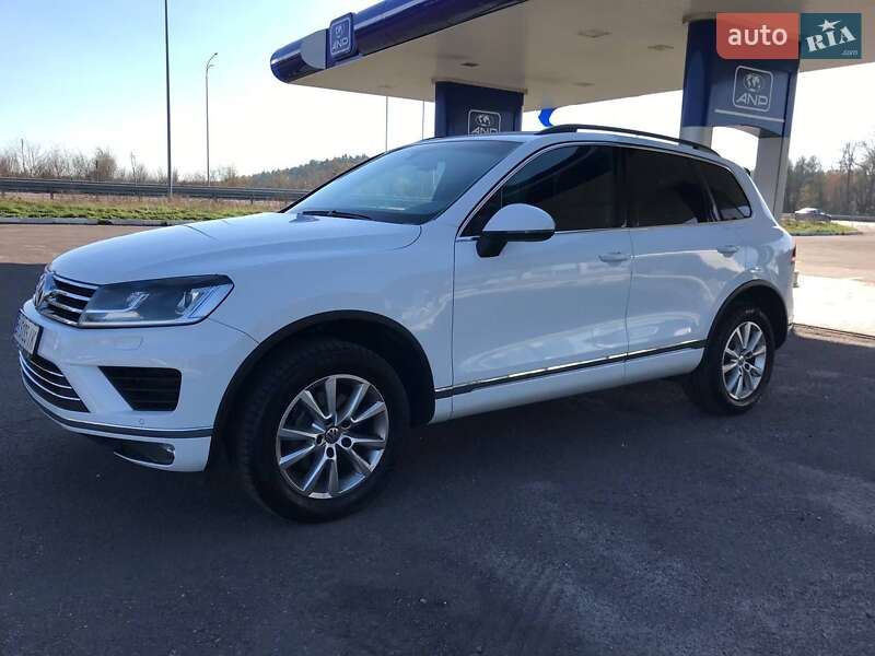 Внедорожник / Кроссовер Volkswagen Touareg 2015 в Радивилове