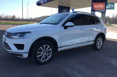 Внедорожник / Кроссовер Volkswagen Touareg 2015 в Радивилове