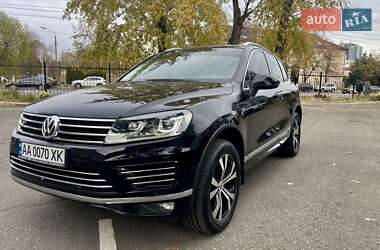 Позашляховик / Кросовер Volkswagen Touareg 2015 в Києві