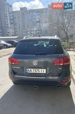 Позашляховик / Кросовер Volkswagen Touareg 2011 в Запоріжжі