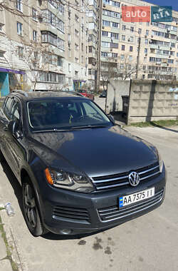 Позашляховик / Кросовер Volkswagen Touareg 2011 в Запоріжжі