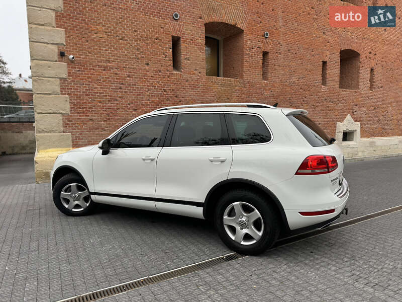 Внедорожник / Кроссовер Volkswagen Touareg 2012 в Львове