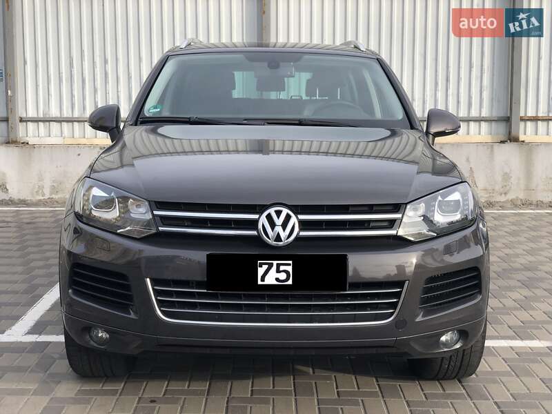 Внедорожник / Кроссовер Volkswagen Touareg 2011 в Киеве