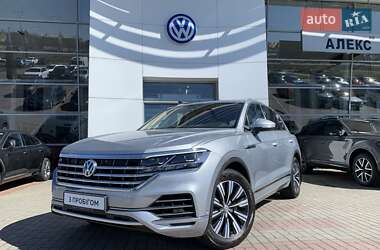 Позашляховик / Кросовер Volkswagen Touareg 2018 в Львові