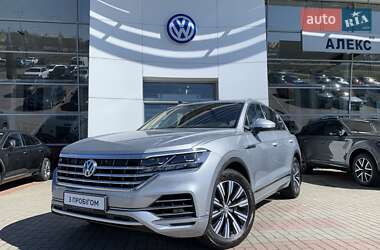 Внедорожник / Кроссовер Volkswagen Touareg 2018 в 