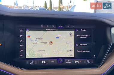 Внедорожник / Кроссовер Volkswagen Touareg 2018 в 