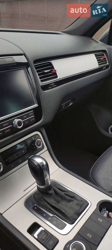 Внедорожник / Кроссовер Volkswagen Touareg 2010 в Луцке