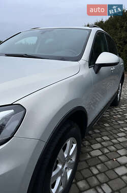 Внедорожник / Кроссовер Volkswagen Touareg 2012 в Черновцах