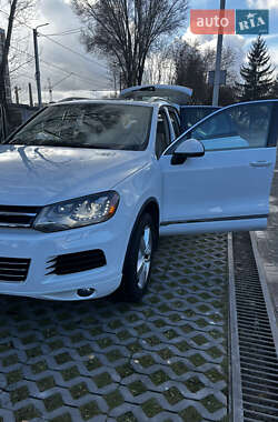 Внедорожник / Кроссовер Volkswagen Touareg 2014 в Киеве
