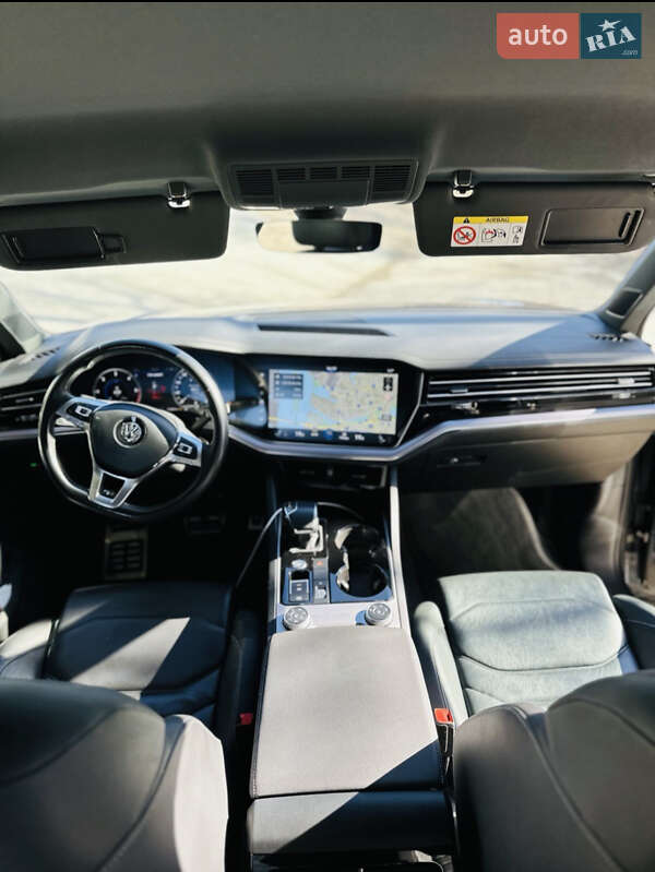 Внедорожник / Кроссовер Volkswagen Touareg 2019 в Киеве