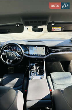Позашляховик / Кросовер Volkswagen Touareg 2019 в 