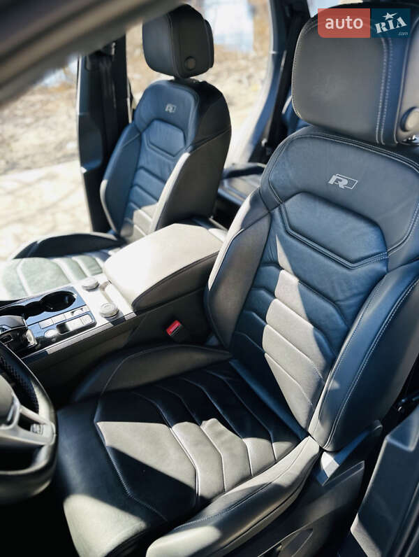 Внедорожник / Кроссовер Volkswagen Touareg 2019 в Киеве