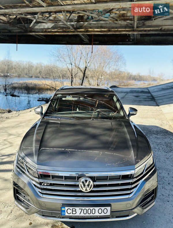 Внедорожник / Кроссовер Volkswagen Touareg 2019 в Киеве