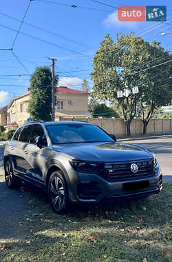 Позашляховик / Кросовер Volkswagen Touareg 2018 в Одесі