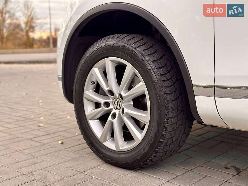 Позашляховик / Кросовер Volkswagen Touareg 2017 в Дніпрі