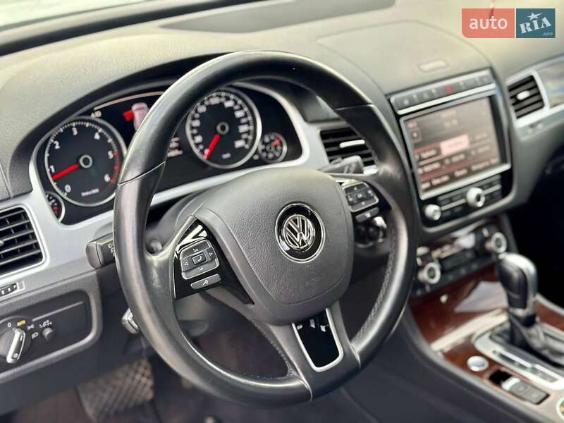 Позашляховик / Кросовер Volkswagen Touareg 2017 в Дніпрі