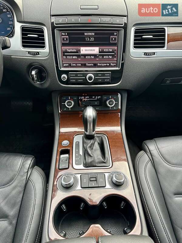 Позашляховик / Кросовер Volkswagen Touareg 2017 в Дніпрі