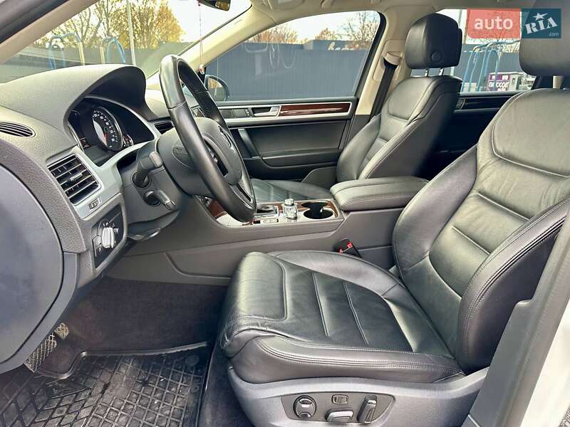 Позашляховик / Кросовер Volkswagen Touareg 2017 в Дніпрі