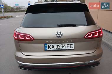 Позашляховик / Кросовер Volkswagen Touareg 2018 в Києві