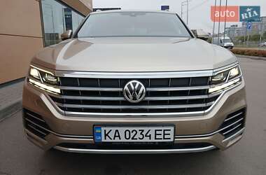 Позашляховик / Кросовер Volkswagen Touareg 2018 в Києві