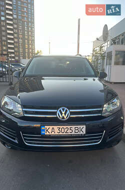 Внедорожник / Кроссовер Volkswagen Touareg 2011 в Киеве