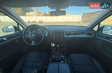 Внедорожник / Кроссовер Volkswagen Touareg 2011 в Киеве