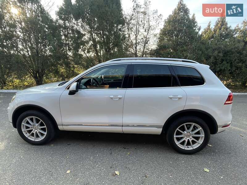 Внедорожник / Кроссовер Volkswagen Touareg 2015 в Черкассах
