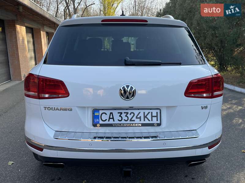 Внедорожник / Кроссовер Volkswagen Touareg 2015 в Черкассах