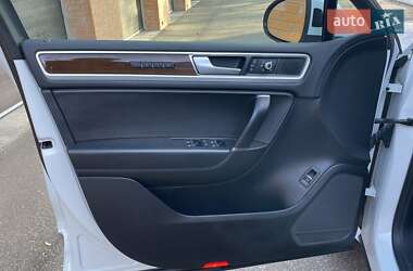 Внедорожник / Кроссовер Volkswagen Touareg 2015 в 
