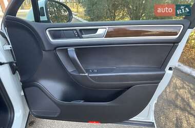 Внедорожник / Кроссовер Volkswagen Touareg 2015 в 