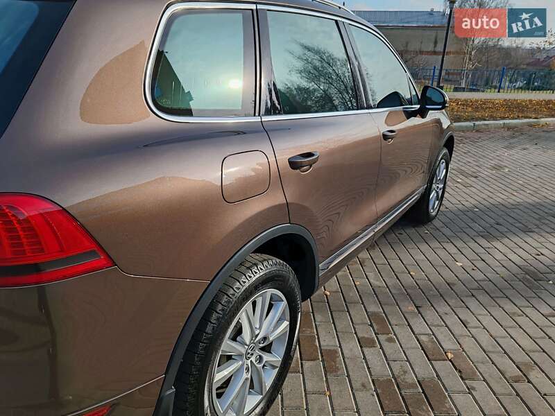Внедорожник / Кроссовер Volkswagen Touareg 2013 в Харькове