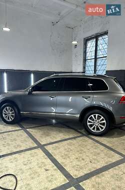 Внедорожник / Кроссовер Volkswagen Touareg 2014 в Киеве