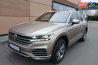 Внедорожник / Кроссовер Volkswagen Touareg 2018 в Киеве